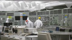 Technici v japonské jaderné elektrárně Fukušima