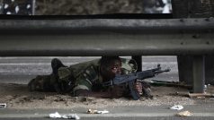 Síly věrné Alasanu Outtararovi zatlačují v Pobřeží slonoviny vojáky dosavadní hlavy státu Laurenta Gbagby