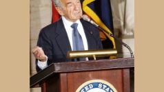 Elie Wiesel při projevu v Kongersu Spojených států
