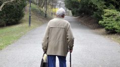 důchodci, penzisti