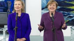 Hillary Clintonová (vlevo) a Angela Merkelová byly na tiskové konferenci samý úsměv.