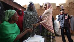 V Nigérii probíhají prezidentské volby