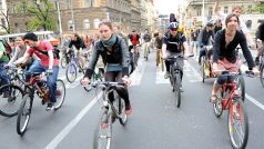 Cyklisté dnes jízdou metropolí zahájili kampaň Do práce na kolech