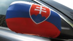 Hokejové ponožky na automobilová zpětná zrcátka - fanouškovský hit MS na Slovensku