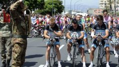 Cyklisté na Giru uctili minutou ticha památku zesnulého Woutera Weylandta