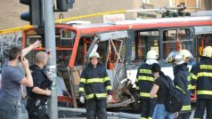 Tramvaj se v Brně srazila s autem a trolejbusem. Jeden mrtvý