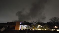 Nad Tripolisem stoupá kouř po zatím nejtěžším útoku letounů NATO