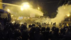 Gruzínské bezpečnostní síly použily proti demonstrantům vodní děla.