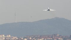 Letadlo s Ratko Mladičem na palubě opouští bělehradské letiště