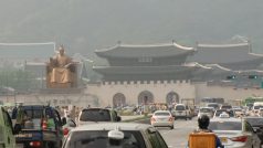 Scéna nese jméno po jednom z nejvýznamnějších korejských vládců – králi Sejongovi vládnoucím v 15. století. V pozadí za jeho sochou je komplex královských paláců Gyeongbokgung.