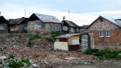 Život mezi odpadky je v romské osadě každodenní rutinou