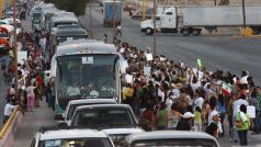 Karavana míru pod vedením básnika Javiera Sicilii dorazila do Ciudad Juarez