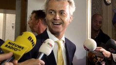 Geert Wilders odchází od amsterdamského soudu