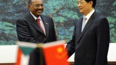 Súdánský prezident Umar Bašír a jeho čínský protějšek Chu Ťin-tchaem