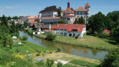 Hrad a zámek Jindřichův Hradec vyrostl na místě původního slovanského hradiště z 10. století
