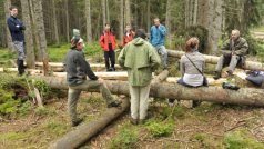 Ekologičtí aktivisté hlídají lokalitu poblíž Modravy