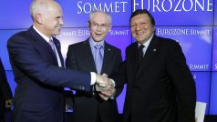 Zleva: George Papandreou, Herman Van Rompuy a José Manuel Barroso. eurozóna, řecko, summit