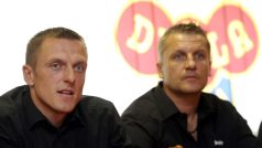 Trenér Dukly Luboš Kozel (vlevo) a generální ředitel klubu Michal Šrámek