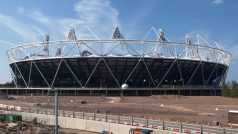 Olympijský stadion už ve východním Londýně stojí