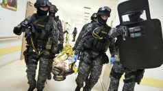 Nácvik osvobození rukojmí ve FN Motol ve spolupráci s protiteroristickou jednotkou Policie ČR
