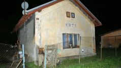 Domek romské rodiny v Krtech na Rakovnicku