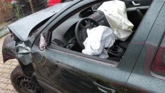 Vystřelený airbag po nehodě (ilustrační foto)