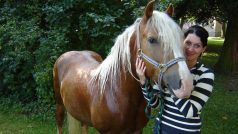 Láska pacientů ke koním je v mnoha případech skutečně velká
