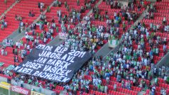 Před utkáním fanoušci Bohemians 1905 uctili tři zesnulé české hokejisty