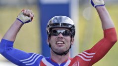 Britský cyklista Mark Cavendish slaví titul mistra světa v závodě s hromadným startem