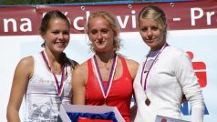 Nejlepší juniorky na běhu Běchovice-Praha: zleva Barbora Jíšová, Lada Nováková a Tereza Košíková