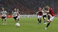 Zlatan Ibrahimovič dává první branku Plzně z penalty