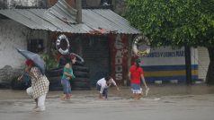 Hurikán Jova zaplavil v Mexiku ulice