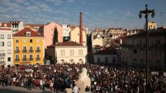 Tisíce lidí protestovaly i před portugalským parlamentem v Lisabonu