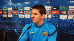 Barcelonský Lionel Messi odpovídá na otázku Českého rozhlasu