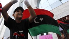 Smrt Kaddáfího oslavují i jeho odpůrci v Tunisu