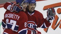 Tomáš Plekanec (vpravo) a Max Pacioretty slaví gól Montrealu do sítě Philadelphie