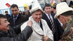 Prezidentský kandidát premiér Kyrgyzstánu Almazbek Atamajev