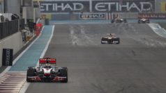 Vítězný Lewis Hamilton na trati Grand Prix Abu Zabí