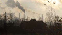 Dým z ArcelorMittalu v Ostravě na snímku z rána 17. 11.