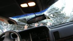 Pohled z vozu po dopravní nehodě (ilustrační foto)