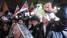 Tisíce Moskvanů dávaly v ulicích nelibost nad volebními podvody