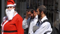 Křesťanské a židovské tradice se v Jeruzalémě občas dostávají do střetu.