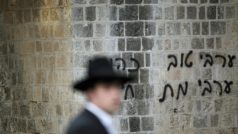Protiarabské nápisy v hebrejštině na mešitě v Jeruzalémě