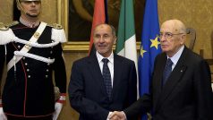 Mustafa Abdul Džalíl a italský premiér Mario Monti