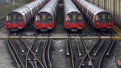 Vlaky londýnského metra v depu