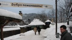 Srbskou dechovkou a ohňostrojem začal pátý ročník kultovního filmového festivalu Kustendorf 2012