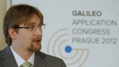Ministr dopravy Pavel Dobeš podepsal smlouvu o přesunutí sídla centrály systému Galileo do Prahy