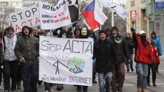 Stovky lidí demonstrovaly v Brně proti smlouvě ACTA