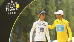 Alberto Contador (vpravo) Tour de France 2010 na trati vyhrál, ale dopoval. A tak je první Andy Schleck