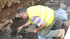 Archeolog Petr Čech během záchranného výzkumu v Bílině